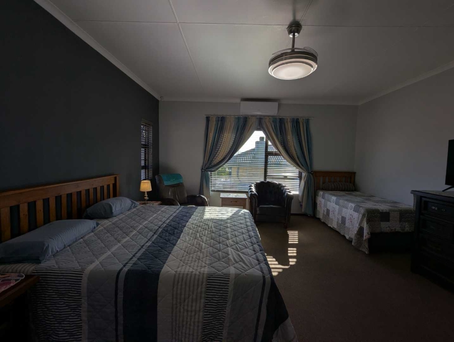 5 Bedroom Property for Sale in Fraaiuitsig Western Cape